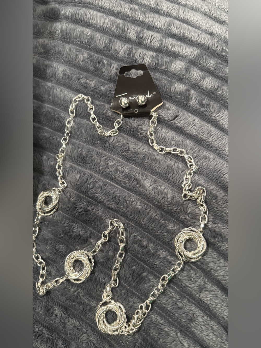 Taramanda silver tone necklace and earrings set with circular charms - Picture 4 of 7